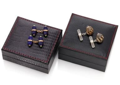 Two button set, a pair of cufflinks and two keychain Due set